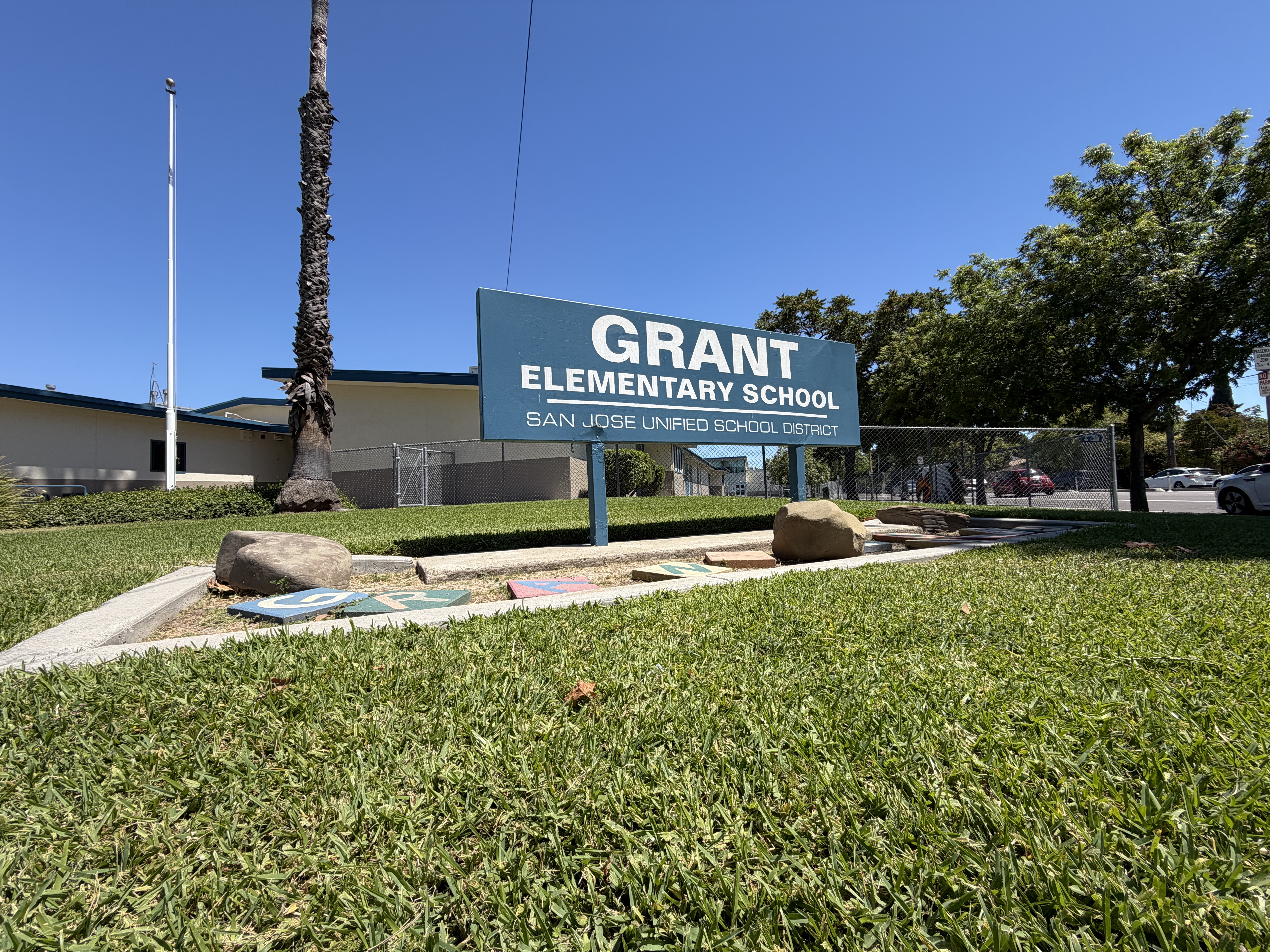School sign saying Grant Elementary School, with a lawn in front